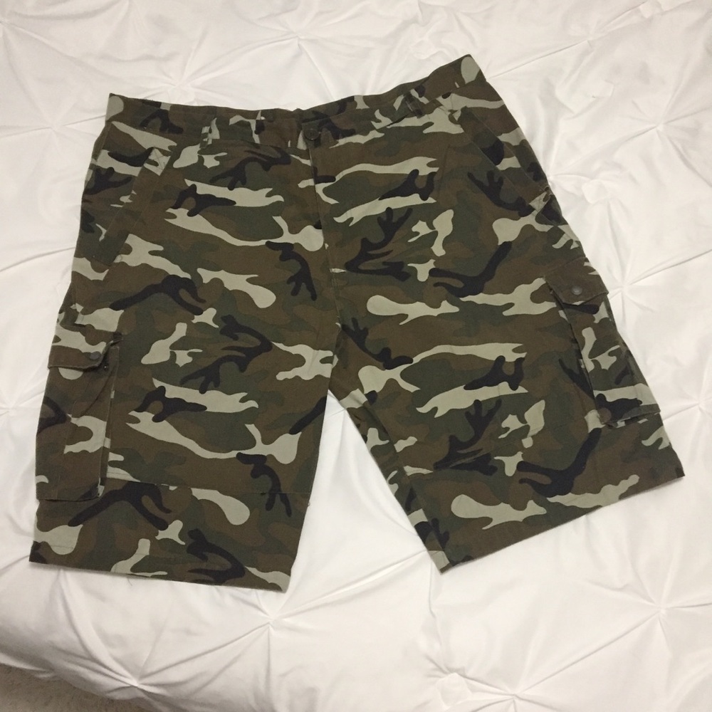 2/$10 American Heritage Men’s Camo Shorts 47